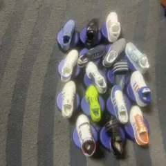 入手困難 アディダス ミニチュアスニーカー 16個 ペプシ ボトルキャプ