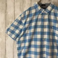 トミー ヒルフィガー 古着 メンズ 半袖シャツ ワンポイントロゴ刺繍入り