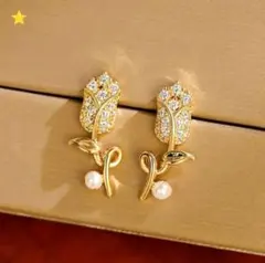 バラデザインのエレガントピアス　カジュアル　個性的　パール　ゴールド調