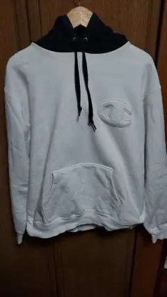 ChampionとXLARGEのコラボフード付きパーカー