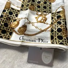 未使用品　クリスチャンディオール　シルク100% スカーフ　大判　絹　ゴールド