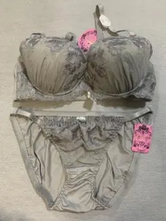 E75L グラナティス　花柄刺繍　ブラ＆ショーツセット　グレー