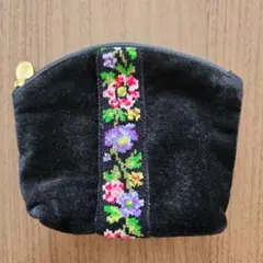 花柄刺繍ベルベットポーチ 黒