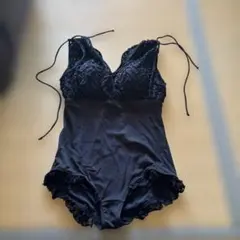 黒いレースワンピース水着パレオ付き