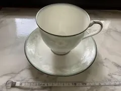 ノリタケ　花模様のティーカップ・ソーサー