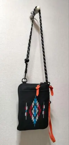 チチカカ TITICACA モチーフ刺繍 マルチショルダー スマホケース