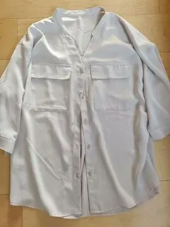 GU ライトグレー ボタンアップシャツ　オーバーサイズシャツ　ブラウス