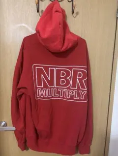 NBR MULTIPLY 赤　パーカー
