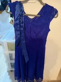 青いレースパーティードレス