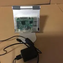 Raspberry Pi 3 Model B v1.2 本体と電源アダプター