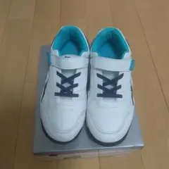 ジュニアテニスシューズ　オールコート用　22.5cm（VISION QUEST）