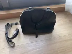 黒のレザーショルダーバッグ