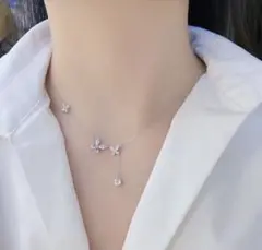 蝶モチーフ クリスタルネックレス