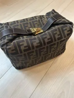 ✨️FENDI✨️ FFロゴプリント ロックバニティ
