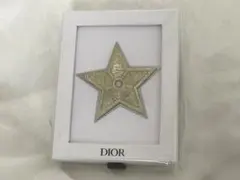 Diorノベルティ ゴールドスターピンバッジ