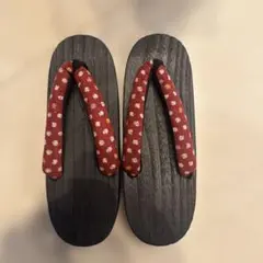 下駄黒と赤の花柄