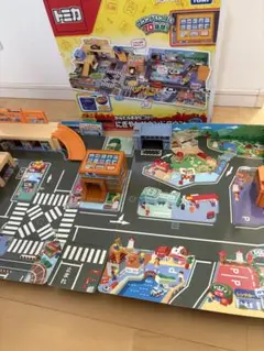 トミカ ミニカーセットと道路マップ トミカ ミニカーセットと道路マップ - メルカリ