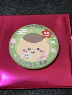 ちいかわ　もぐもぐ本舗　トレーディングマット缶バッジ　くりまんじゅう