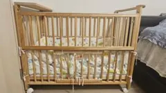 木製ベビーベッド 動物柄 マットレス付き