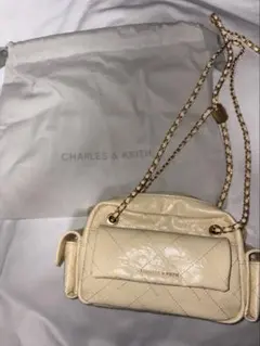 チャールズアンドキースDuo ドゥオ キルトクロスボディーバッグ バターイエロー