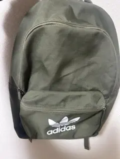 adidas オリーブグリーン リュック