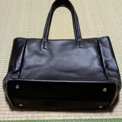 ブラック レザー トートバッグ　ビジネスバック シンプル 通勤 通学