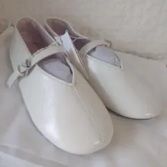 ZARA エナメルバレエシューズ エクリュ 23cmのサムネイル