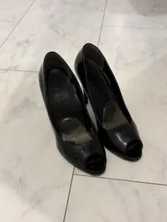 ダイアナ　エナメル オープントゥ パンプス ブラックのサムネイル