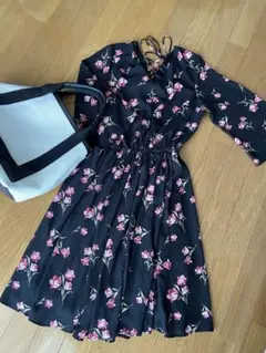 【新品未使用】　花柄ワンピース　ハニーズ Mサイズ
