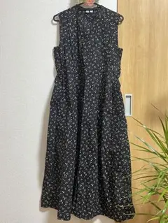 ノースリーブロングワンピース 黒 白ドット