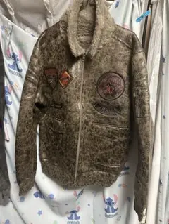 ワッペン付きベージュ系レザーアウター