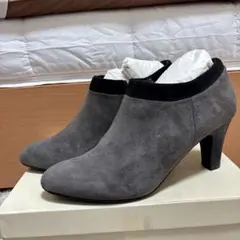 グレー スエード ファスナー付きパンプスのサムネイル