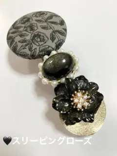 リバティのくるみボタンと天然石のバレッタ/スリーピングローズ/オブシディアン