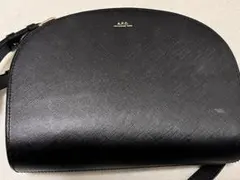 A.P.C. ハーフムーン　ブラック