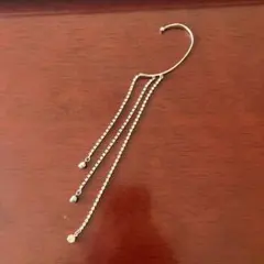 チェーン付き　イヤーカフ ストーン装飾　キラキラ　ラインストーン