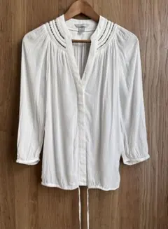 H&M 白ブラウス 七分袖 Vネック ビーズ刺繍デザイン