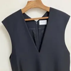 ユナイテッドアローズ　紺色 Vネックワンピース　36 ジャンパースカート