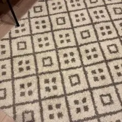 アイボリーとグレーの幾何学模様ラグ