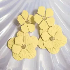 【J58】エスニック系ピアス☆BIG！イエローフラワー型