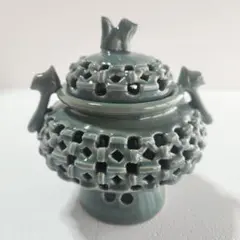 青磁 透かし彫り 香炉 三足 網付き - メルカリ