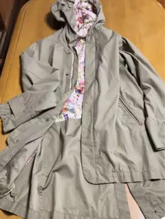 ベージュ　フード付きジャケット