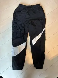 NIKE ビッグスウォッシュ　ナイロンパンツ ブラックのサムネイル
