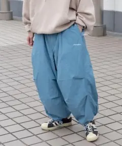 ペルーシュ　ナイロンパンツ水色 Mのサムネイル