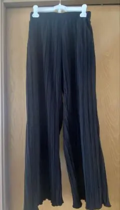 黒いプリーツワイドレッグパンツ　M
