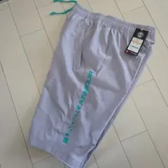 新品未使用☆Under Armour ショートパンツ グレーのサムネイル