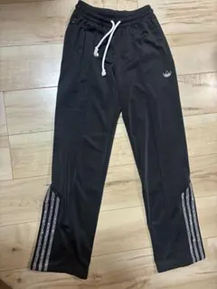 キラキラadidas トレフォイル ラインストーン ジョガーパンツ ブラック