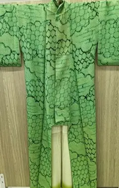 鮮やかな緑色 網目模様 絞り小紋 着物のサムネイル