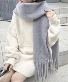 Chico ブローチ付きフリンジストールマフラー