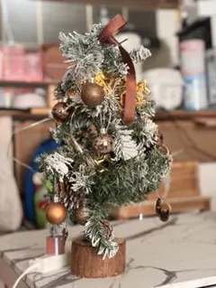 卓上クリスマスツリー 雪化粧 ブラウンオーナメント付きのサムネイル