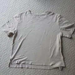 ベージュ 半袖 Tシャツのサムネイル